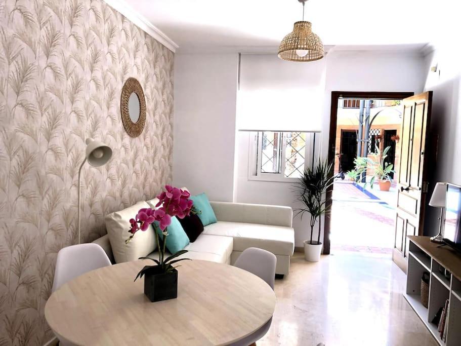 En Patio Sevillano Alameda-Isla Magica מראה חיצוני תמונה